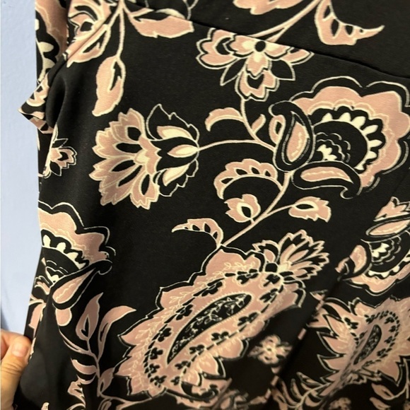 Emma & Michele Bell sleeve dress - Picture 2 of 5